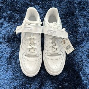 Adidas Forum Low Sneakers